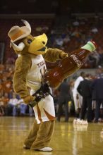 The longhorns defeated the Texas Southern University (TSU) Tigers 90-50 Tuesday night.

Filename: SRM_20061128_1924509.jpg
Aperture: f/2.8
Shutter Speed: 1/640
Body: Canon EOS-1D Mark II
Lens: Canon EF 80-200mm f/2.8 L