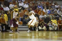The longhorns defeated the Texas Southern University (TSU) Tigers 90-50 Tuesday night.

Filename: SRM_20061128_1926420.jpg
Aperture: f/2.8
Shutter Speed: 1/640
Body: Canon EOS-1D Mark II
Lens: Canon EF 80-200mm f/2.8 L