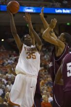 Guard/forward Kevin Durant, #35.  The longhorns defeated the Texas Southern University (TSU) Tigers 90-50 Tuesday night.

Filename: SRM_20061128_1928527.jpg
Aperture: f/2.8
Shutter Speed: 1/640
Body: Canon EOS-1D Mark II
Lens: Canon EF 80-200mm f/2.8 L