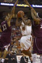 Guard Justin Mason, #24.  The longhorns defeated the Texas Southern University (TSU) Tigers 90-50 Saturday night.

Filename: SRM_20061128_2013188.jpg
Aperture: f/2.8
Shutter Speed: 1/640
Body: Canon EOS-1D Mark II
Lens: Canon EF 80-200mm f/2.8 L