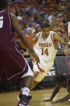 Guard D.J. Augustin, #14.  The longhorns defeated the Texas Southern University (TSU) Tigers 90-50 Tuesday night.

Filename: SRM_20061128_2013366.jpg
Aperture: f/2.8
Shutter Speed: 1/640
Body: Canon EOS-1D Mark II
Lens: Canon EF 80-200mm f/2.8 L