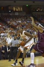 Guard/forward Kevin Durant, #35.  The longhorns defeated the Texas Southern University (TSU) Tigers 90-50 Tuesday night.

Filename: SRM_20061128_2013561.jpg
Aperture: f/2.8
Shutter Speed: 1/640
Body: Canon EOS-1D Mark II
Lens: Canon EF 80-200mm f/2.8 L