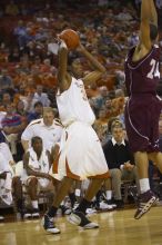 The longhorns defeated the Texas Southern University (TSU) Tigers 90-50 Tuesday night.

Filename: SRM_20061128_2020449.jpg
Aperture: f/2.8
Shutter Speed: 1/640
Body: Canon EOS-1D Mark II
Lens: Canon EF 80-200mm f/2.8 L