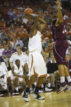 The longhorns defeated the Texas Southern University (TSU) Tigers 90-50 Tuesday night.

Filename: SRM_20061128_2020460.jpg
Aperture: f/2.8
Shutter Speed: 1/640
Body: Canon EOS-1D Mark II
Lens: Canon EF 80-200mm f/2.8 L