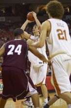 The longhorns defeated the Texas Southern University (TSU) Tigers 90-50 Tuesday night.

Filename: SRM_20061128_2021349.jpg
Aperture: f/2.8
Shutter Speed: 1/640
Body: Canon EOS-1D Mark II
Lens: Canon EF 80-200mm f/2.8 L