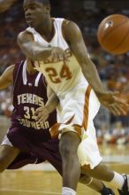 The longhorns defeated the Texas Southern University (TSU) Tigers 90-50 Tuesday night.

Filename: SRM_20061128_2028285.jpg
Aperture: f/2.8
Shutter Speed: 1/640
Body: Canon EOS-1D Mark II
Lens: Canon EF 80-200mm f/2.8 L