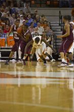 The longhorns defeated the Texas Southern University (TSU) Tigers 90-50 Tuesday night.

Filename: SRM_20061128_2030147.jpg
Aperture: f/2.8
Shutter Speed: 1/640
Body: Canon EOS-1D Mark II
Lens: Canon EF 80-200mm f/2.8 L