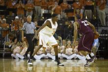 The longhorns defeated the Texas Southern University (TSU) Tigers 90-50 Tuesday night.

Filename: SRM_20061128_2036440.jpg
Aperture: f/2.8
Shutter Speed: 1/640
Body: Canon EOS-1D Mark II
Lens: Canon EF 80-200mm f/2.8 L