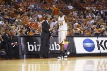 Guard/forward Kevin Durant, #35.  The longhorns defeated the Texas Southern University (TSU) Tigers 90-50 Tuesday night.

Filename: SRM_20061128_2038062.jpg
Aperture: f/2.8
Shutter Speed: 1/640
Body: Canon EOS-1D Mark II
Lens: Canon EF 80-200mm f/2.8 L