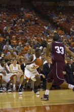 The longhorns defeated the Texas Southern University (TSU) Tigers 90-50 Tuesday night.

Filename: SRM_20061128_2038466.jpg
Aperture: f/2.8
Shutter Speed: 1/640
Body: Canon EOS-1D Mark II
Lens: Canon EF 80-200mm f/2.8 L
