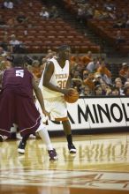 The longhorns defeated the Texas Southern University (TSU) Tigers 90-50 Tuesday night.

Filename: SRM_20061128_2039503.jpg
Aperture: f/2.8
Shutter Speed: 1/640
Body: Canon EOS-1D Mark II
Lens: Canon EF 80-200mm f/2.8 L