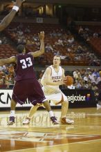 The longhorns defeated the Texas Southern University (TSU) Tigers 90-50 Tuesday night.

Filename: SRM_20061128_2039545.jpg
Aperture: f/2.8
Shutter Speed: 1/640
Body: Canon EOS-1D Mark II
Lens: Canon EF 80-200mm f/2.8 L
