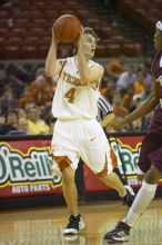 The longhorns defeated the Texas Southern University (TSU) Tigers 90-50 Tuesday night.

Filename: SRM_20061128_2044460.jpg
Aperture: f/2.8
Shutter Speed: 1/640
Body: Canon EOS-1D Mark II
Lens: Canon EF 80-200mm f/2.8 L