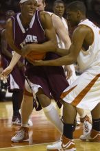 The longhorns defeated the Texas Southern University (TSU) Tigers 90-50 Tuesday night.

Filename: SRM_20061128_2046227.jpg
Aperture: f/2.8
Shutter Speed: 1/640
Body: Canon EOS-1D Mark II
Lens: Canon EF 80-200mm f/2.8 L