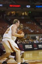 The longhorns defeated the Texas Southern University (TSU) Tigers 90-50 Tuesday night.

Filename: SRM_20061128_2047284.jpg
Aperture: f/2.8
Shutter Speed: 1/640
Body: Canon EOS-1D Mark II
Lens: Canon EF 80-200mm f/2.8 L