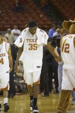 Guard/forward Kevin Durant, #35.  The longhorns defeated the Texas Southern University (TSU) Tigers 90-50 Tuesday night.

Filename: SRM_20061128_2050465.jpg
Aperture: f/2.8
Shutter Speed: 1/640
Body: Canon EOS-1D Mark II
Lens: Canon EF 80-200mm f/2.8 L