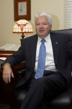 Portrait of UT Vice President and Chief Financial Officer Kevin Hegarty.

Filename: SRM_20061211_0902047.jpg
Aperture: f/3.5
Shutter Speed: 1/200
Body: Canon EOS-1D Mark II
Lens: Canon EF 50mm f/1.8 II