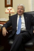 Portrait of UT Vice President and Chief Financial Officer Kevin Hegarty.

Filename: SRM_20061211_0902408.jpg
Aperture: f/3.5
Shutter Speed: 1/200
Body: Canon EOS-1D Mark II
Lens: Canon EF 50mm f/1.8 II