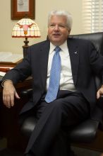 Portrait of UT Vice President and Chief Financial Officer Kevin Hegarty.

Filename: SRM_20061211_0902429.jpg
Aperture: f/3.5
Shutter Speed: 1/200
Body: Canon EOS-1D Mark II
Lens: Canon EF 50mm f/1.8 II