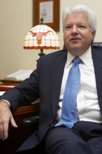 Portrait of UT Vice President and Chief Financial Officer Kevin Hegarty.

Filename: SRM_20061211_0905244.jpg
Aperture: f/3.5
Shutter Speed: 1/200
Body: Canon EOS-1D Mark II
Lens: Canon EF 50mm f/1.8 II