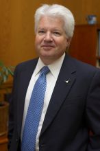 Portrait of UT Vice President and Chief Financial Officer Kevin Hegarty.

Filename: SRM_20061211_0915201.jpg
Aperture: f/3.5
Shutter Speed: 1/200
Body: Canon EOS-1D Mark II
Lens: Canon EF 50mm f/1.8 II