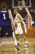 Guard Erika Arriaran, #4.  The lady longhorns defeated the Oral Roberts University's (ORU) Golden Eagles 79-40 Saturday night.

Filename: SRM_20061125_1324520.jpg
Aperture: f/2.8
Shutter Speed: 1/400
Body: Canon EOS-1D Mark II
Lens: Canon EF 80-200mm f/2.8 L