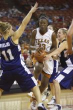 Forward Tiffany Jackson, #33.  The lady longhorns defeated the Oral Roberts University's (ORU) Golden Eagles 79-40 Saturday night.

Filename: SRM_20061125_1324583.jpg
Aperture: f/2.8
Shutter Speed: 1/400
Body: Canon EOS-1D Mark II
Lens: Canon EF 80-200mm f/2.8 L