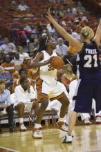 Forward Tiffany Jackson, #33.  The lady longhorns defeated the Oral Roberts University's (ORU) Golden Eagles 79-40 Saturday night.

Filename: SRM_20061125_1327087.jpg
Aperture: f/2.8
Shutter Speed: 1/400
Body: Canon EOS-1D Mark II
Lens: Canon EF 80-200mm f/2.8 L