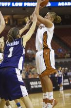 Guard Erika Arriaran, #4.  The lady longhorns defeated the Oral Roberts University's (ORU) Golden Eagles 79-40 Saturday night.

Filename: SRM_20061125_1333122.jpg
Aperture: f/2.8
Shutter Speed: 1/400
Body: Canon EOS-1D Mark II
Lens: Canon EF 80-200mm f/2.8 L