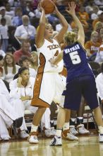 Guard Erika Arriaran, #4.  The lady longhorns defeated the Oral Roberts University's (ORU) Golden Eagles 79-40 Saturday night.

Filename: SRM_20061125_1349382.jpg
Aperture: f/2.8
Shutter Speed: 1/400
Body: Canon EOS-1D Mark II
Lens: Canon EF 80-200mm f/2.8 L