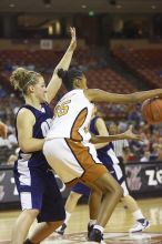 Forward Ashley Lindsey, #35.  The lady longhorns defeated the Oral Roberts University's (ORU) Golden Eagles 79-40 Saturday night.

Filename: SRM_20061125_1357102.jpg
Aperture: f/2.8
Shutter Speed: 1/400
Body: Canon EOS-1D Mark II
Lens: Canon EF 80-200mm f/2.8 L