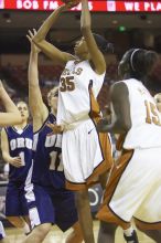 Forward Ashley Lindsey, #35.  The lady longhorns defeated the Oral Roberts University's (ORU) Golden Eagles 79-40 Saturday night.

Filename: SRM_20061125_1357165.jpg
Aperture: f/2.8
Shutter Speed: 1/400
Body: Canon EOS-1D Mark II
Lens: Canon EF 80-200mm f/2.8 L