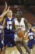 Guard and forward Gabriell Mattox, #15.  The lady longhorns defeated the Oral Roberts University's (ORU) Golden Eagles 79-40 Saturday night.

Filename: SRM_20061125_1403300.jpg
Aperture: f/2.8
Shutter Speed: 1/400
Body: Canon EOS-1D Mark II
Lens: Canon EF 80-200mm f/2.8 L