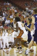 Guard and forward Gabriell Mattox, #15.  The lady longhorns defeated the Oral Roberts University's (ORU) Golden Eagles 79-40 Saturday night.

Filename: SRM_20061125_1403406.jpg
Aperture: f/2.8
Shutter Speed: 1/400
Body: Canon EOS-1D Mark II
Lens: Canon EF 80-200mm f/2.8 L