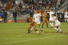 Carrie Schmit, #3.  The lady longhorns beat Texas A&M 1-0 in soccer Friday night.

Filename: SRM_20061027_2055268.jpg
Aperture: f/3.5
Shutter Speed: 1/800
Body: Canon EOS 20D
Lens: Canon EF 80-200mm f/2.8 L