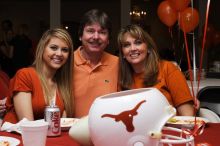 Tahnae Tarkenton eats lunch with her parents.  Kappa Kappa Gamma (KKG) hosted a parents' weekend barbecue before the UT vs Nebraska football game on Saturday, October 27, 2007 at their sorority house.

Filename: SRM_20071027_1132547.jpg
Aperture: f/8.0
Shutter Speed: 1/125
Body: Canon EOS-1D Mark II
Lens: Canon EF 50mm f/1.8 II