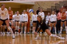 UT senior Alyson Jennings (#16, L) waits for the ball as UT sophomore Ashley Engle (#10, S/RS) watches from the court and UT junior Kiley Hall (#11, DS/L), UT freshman Alexandra Lewis (#12, DS), UT freshman Chelsey Klein (#9, DS), UT freshman Jennifer Dori

Filename: SRM_20071024_1920464.jpg
Aperture: f/4.0
Shutter Speed: 1/400
Body: Canon EOS-1D Mark II
Lens: Canon EF 80-200mm f/2.8 L