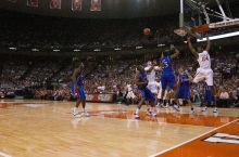 The University of Texas (UT) Longhorns defeated the University of Kansas Jayhawks 72-69 in Austin, Texas on Monday, February 11, 2008.

Filename: SRM_20080211_2233486.jpg
Aperture: f/5.0
Shutter Speed: 1/640
Body: Canon EOS DIGITAL REBEL
Lens: Canon EF 16-35mm f/2.8 L
