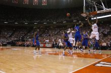 The University of Texas (UT) Longhorns defeated the University of Kansas Jayhawks 72-69 in Austin, Texas on Monday, February 11, 2008.

Filename: SRM_20080211_2233486.jpg
Aperture: f/5.0
Shutter Speed: 1/640
Body: Canon EOS DIGITAL REBEL
Lens: Canon EF 16-35mm f/2.8 L