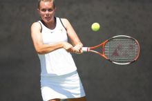 Fifth singles UT freshman Caroline Larsson defeated CSUS sophomore Aileen Tsan 6-2, 6-4.  The University of Texas defeated Sacramento State on Saturday, March 22, 2008.

Filename: SRM_20080322_1255264.jpg
Aperture: f/2.8
Shutter Speed: 1/2500
Body: Canon EOS-1D Mark II
Lens: Canon EF 300mm f/2.8 L IS