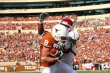 The University of Texas football team defeated the Arkansas Razorbacks with a score of 52-10 in Austin, TX on Saturday, September 27, 2008.

Filename: SRM_20080927_16470297.jpg
Aperture: f/5.6
Shutter Speed: 1/2000
Body: Canon EOS 20D
Lens: Canon EF 80-200mm f/2.8 L