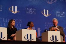 Natalie Portman (L), Mambidzeni Madzivire (C), BME graduate student at Mayo Graduate School, and Former President Bill Clinton (R) at the first plenary session of the CGIU meeting.  Day one of the 2nd Annual Clinton Global Initiative University (CGIU) meeting was held at The University of Texas at Austin, Friday, February 13, 2009.

Filename: SRM_20090213_16565240.jpg
Aperture: f/4.0
Shutter Speed: 1/320
Body: Canon EOS-1D Mark II
Lens: Canon EF 80-200mm f/2.8 L