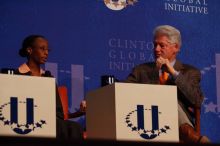 Mambidzeni Madzivire (L), BME graduate student at Mayo Graduate School, and Former President Bill Clinton (R) at the opening plenary session of the CGIU meeting.  Day one of the 2nd Annual Clinton Global Initiative University (CGIU) meeting was held at The University of Texas at Austin, Friday, February 13, 2009.

Filename: SRM_20090213_16580746.jpg
Aperture: f/4.5
Shutter Speed: 1/320
Body: Canon EOS-1D Mark II
Lens: Canon EF 80-200mm f/2.8 L