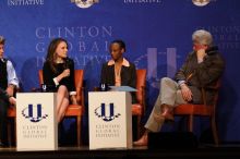 Natalie Portman (L), Mambidzeni Madzivire (C), BME graduate student at Mayo Graduate School, and Former President Bill Clinton (R) at the first plenary session of the CGIU meeting.  Day one of the 2nd Annual Clinton Global Initiative University (CGIU) meeting was held at The University of Texas at Austin, Friday, February 13, 2009.

Filename: SRM_20090213_17024600.jpg
Aperture: f/4.0
Shutter Speed: 1/250
Body: Canon EOS 20D
Lens: Canon EF 300mm f/2.8 L IS