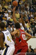  Anthony McHenry  (I think???) takes a shot.  Men's Basketball Georgia Tech beat UGA 87-49.

Filename: crw_6032_std.jpg
Aperture: f/2.8
Shutter Speed: 1/640
Body: Canon EOS DIGITAL REBEL
Lens: Canon EF 80-200mm f/2.8 L