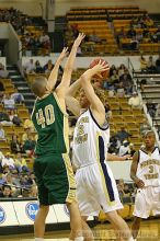 Luke Schenscher looks for a pass at the men's basketball game vs LeMoyne.                                                                                                                                                                                      

Filename: img_4073_std.jpg
Aperture: f/2.8
Shutter Speed: 1/500
Body: Canon EOS DIGITAL REBEL
Lens: Canon EF 80-200mm f/2.8 L