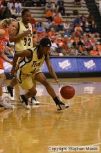 The Georgia Tech women's basketball team played Clemson.

Filename: img_0713_std.jpg
Aperture: f/2.8
Shutter Speed: 1/320
Body: Canon EOS DIGITAL REBEL
Lens: Canon EF 80-200mm f/2.8 L