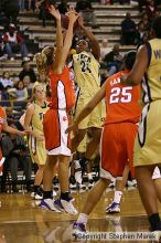 The Georgia Tech women's basketball team played Clemson.

Filename: img_0738_std.jpg
Aperture: f/2.8
Shutter Speed: 1/320
Body: Canon EOS DIGITAL REBEL
Lens: Canon EF 80-200mm f/2.8 L