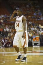 The longhorns defeated the Texas Southern University (TSU) Tigers 90-50 Tuesday night.
Filename: SRM_20061128_2036087.jpg
Aperture: f/2.8
Shutter Speed: 1/640
Body: Canon EOS-1D Mark II
Lens: Canon EF 80-200mm f/2.8 L