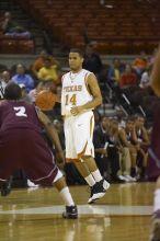 Guard D.J. Augustin, #14. The longhorns defeated the Texas Southern University (TSU) Tigers 90-50 Tuesday night.
Filename: SRM_20061128_2047169.jpg
Aperture: f/2.8
Shutter Speed: 1/640
Body: Canon EOS-1D Mark II
Lens: Canon EF 80-200mm f/2.8 L